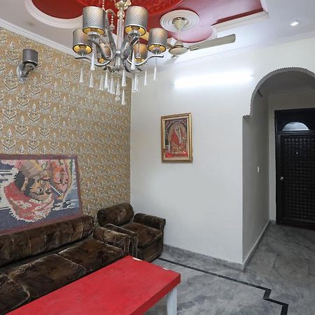 Oyo Stay The Castle Near M2K Cinemas Rohini Neu-Delhi Exterior foto