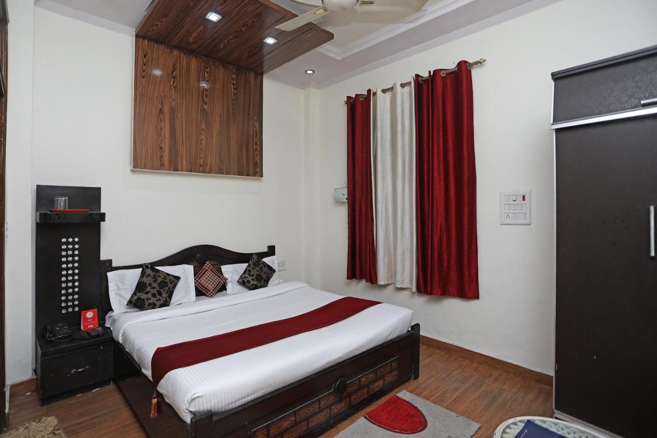 Oyo Stay The Castle Near M2K Cinemas Rohini Neu-Delhi Exterior foto