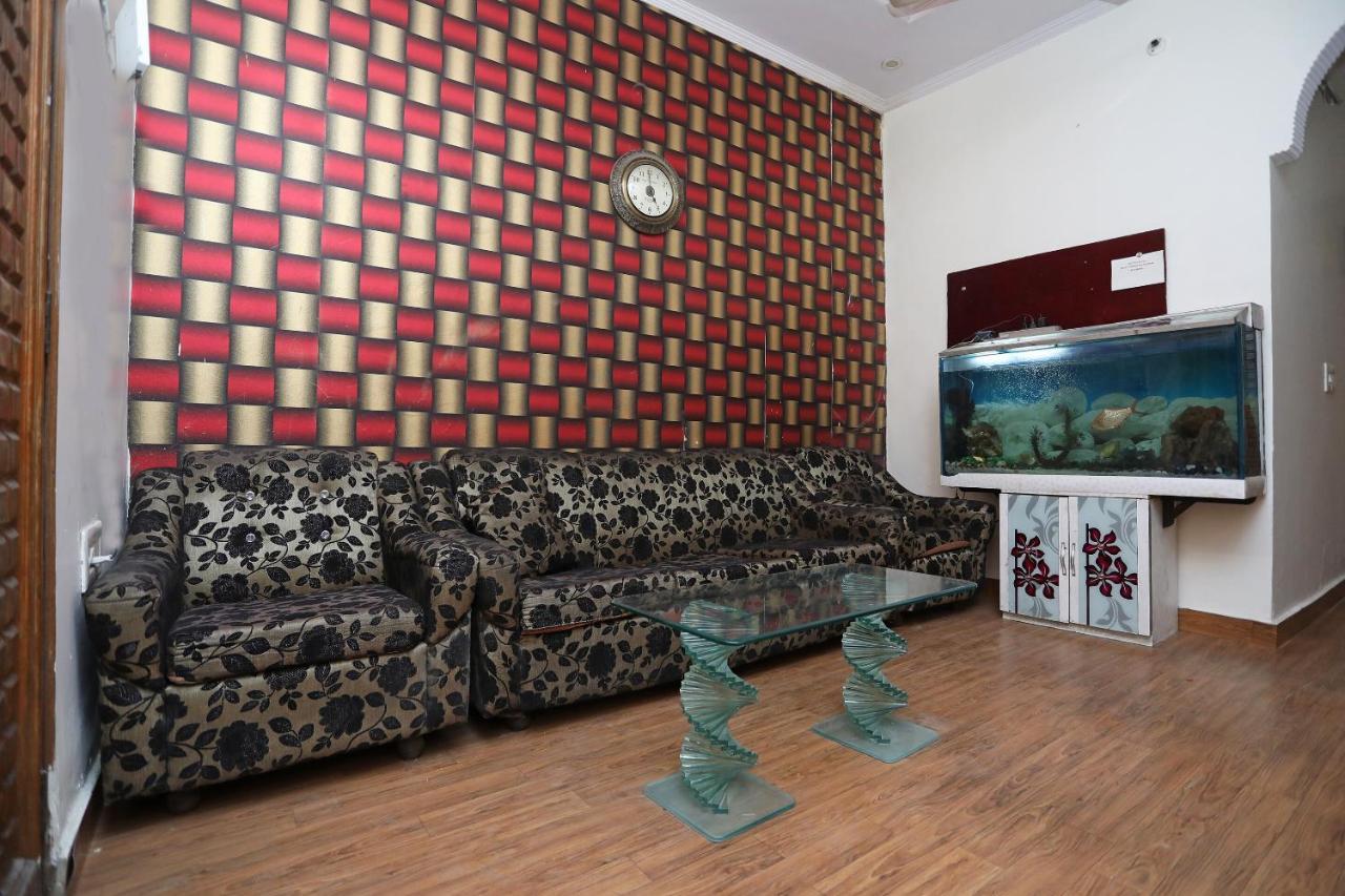 Oyo Stay The Castle Near M2K Cinemas Rohini Neu-Delhi Exterior foto