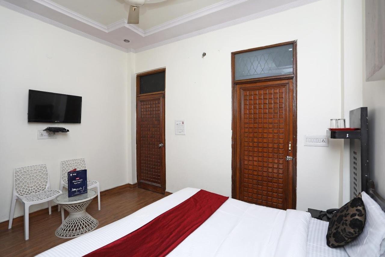 Oyo Stay The Castle Near M2K Cinemas Rohini Neu-Delhi Exterior foto