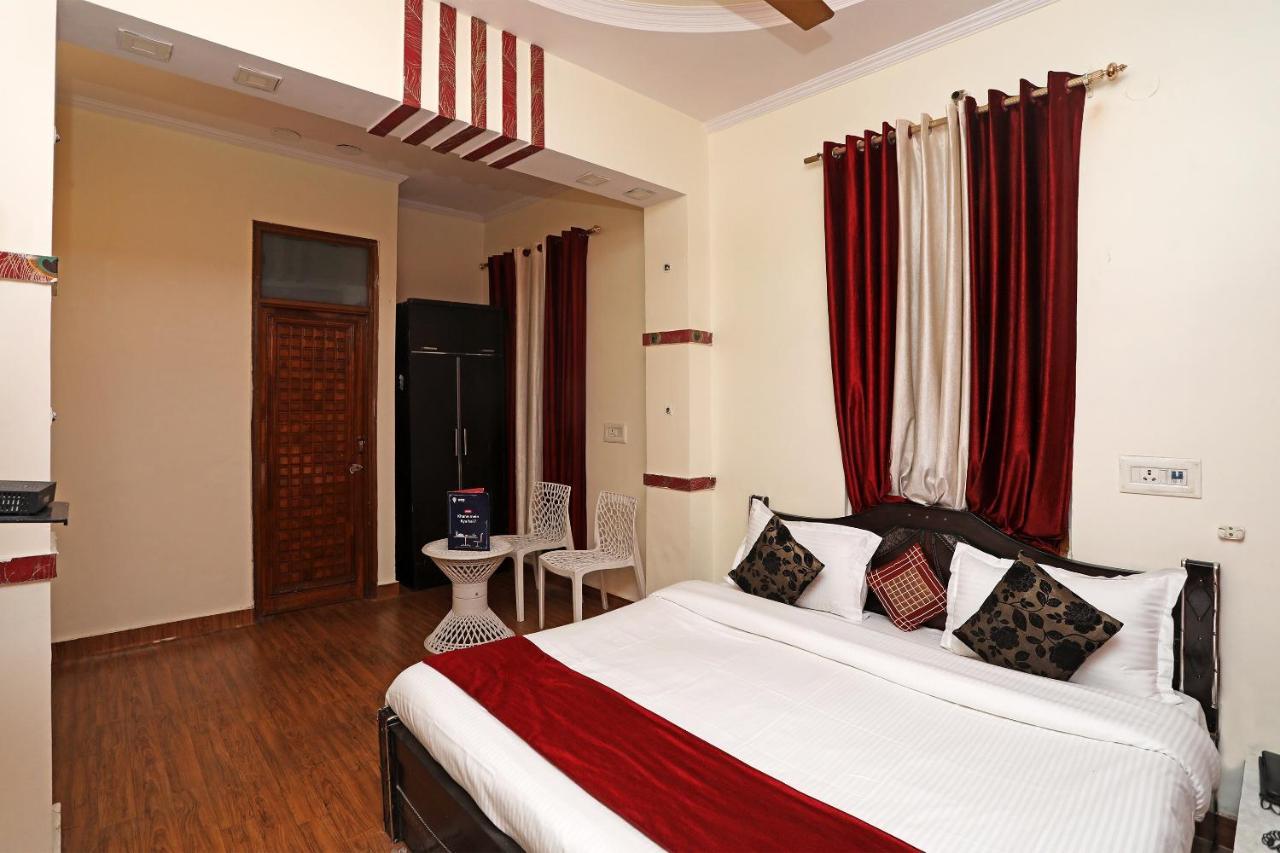 Oyo Stay The Castle Near M2K Cinemas Rohini Neu-Delhi Exterior foto