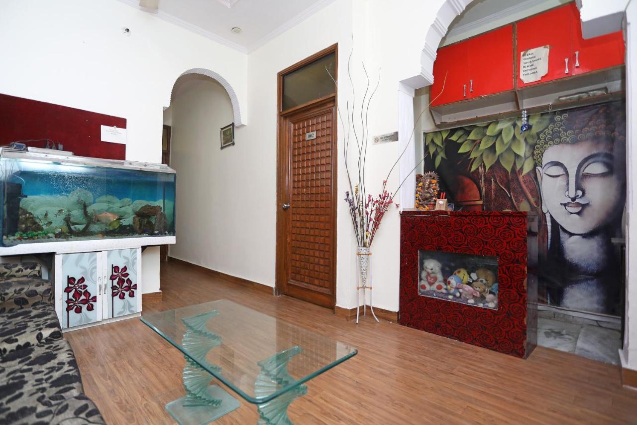 Oyo Stay The Castle Near M2K Cinemas Rohini Neu-Delhi Exterior foto