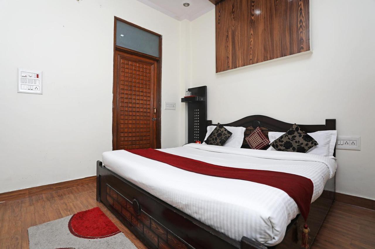 Oyo Stay The Castle Near M2K Cinemas Rohini Neu-Delhi Exterior foto