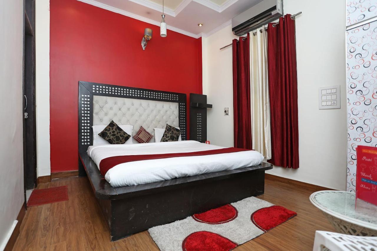 Oyo Stay The Castle Near M2K Cinemas Rohini Neu-Delhi Exterior foto