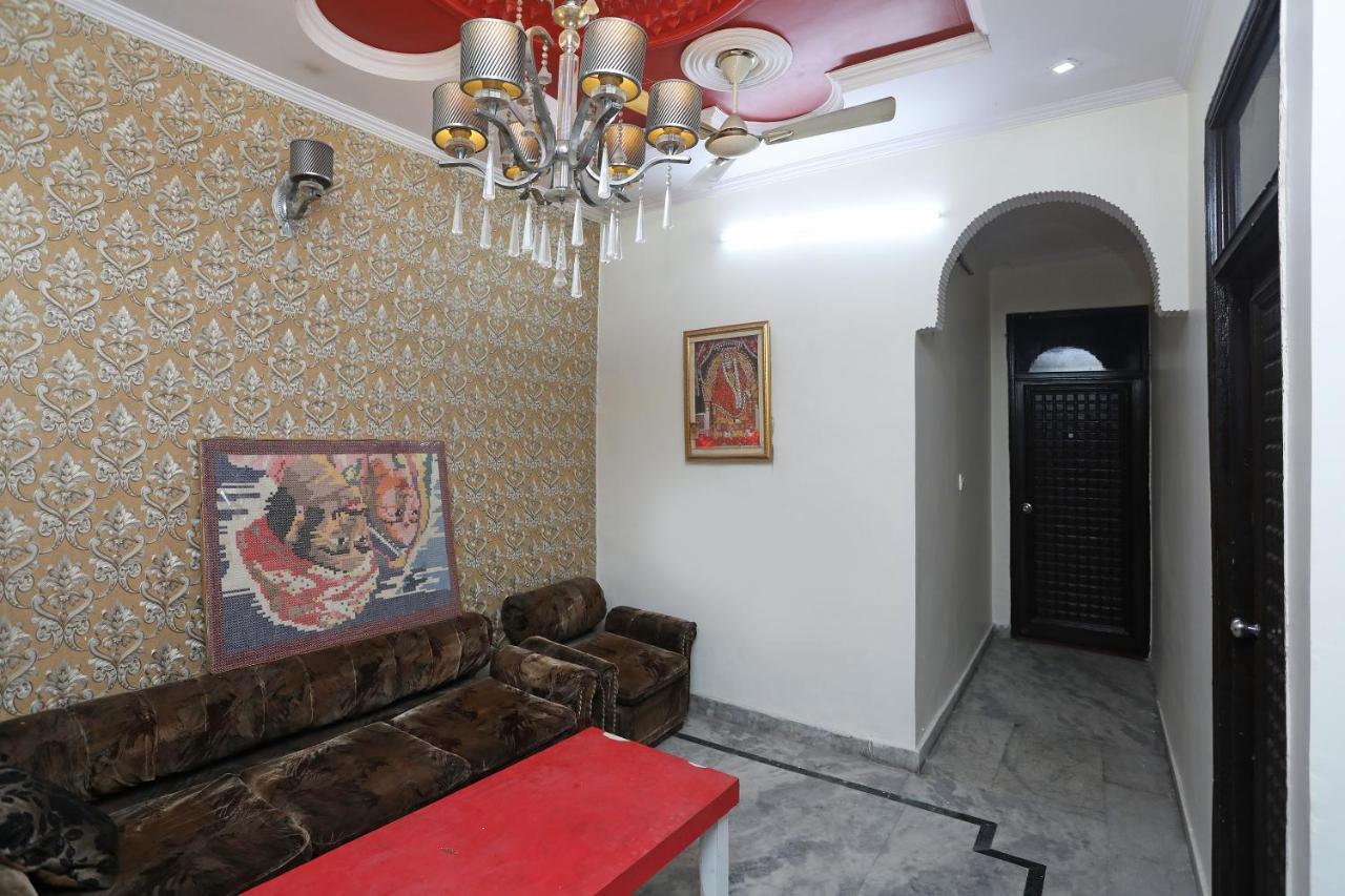 Oyo Stay The Castle Near M2K Cinemas Rohini Neu-Delhi Exterior foto